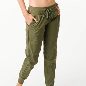 Zyia olive Trail Joggers